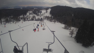 Snow park Paprsek - Lanovka - pohled dolů - 8.3.2023 v 11:05