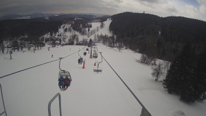 Snow park Paprsek - Lanovka - pohled dolů - 8.3.2023 v 11:10
