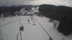 Snow park Paprsek - Lanovka - pohled dolů - 8.3.2023 v 12:00