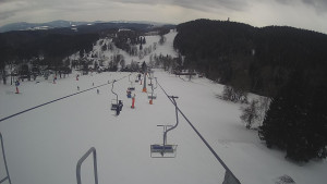 Snow park Paprsek - Lanovka - pohled dolů - 8.3.2023 v 13:10