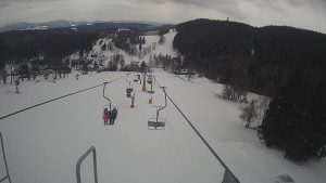 Snow park Paprsek - Lanovka - pohled dolů - 8.3.2023 v 13:15