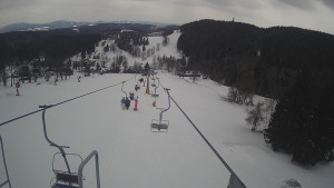 Snow park Paprsek - Lanovka - pohled dolů - 8.3.2023 v 13:20