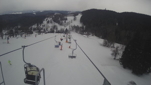 Snow park Paprsek - Lanovka - pohled dolů - 8.3.2023 v 14:00