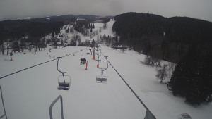 Snow park Paprsek - Lanovka - pohled dolů - 8.3.2023 v 14:05