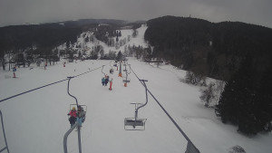 Snow park Paprsek - Lanovka - pohled dolů - 8.3.2023 v 14:10