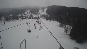 Snow park Paprsek - Lanovka - pohled dolů - 8.3.2023 v 14:15