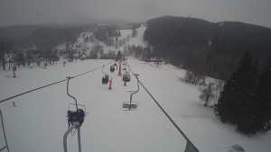 Snow park Paprsek - Lanovka - pohled dolů - 8.3.2023 v 14:25