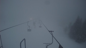 Snow park Paprsek - Lanovka - pohled dolů - 8.3.2023 v 17:50