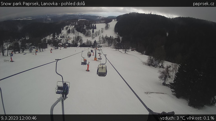 Snow park Paprsek - Lanovka - pohled dolů - 9.3.2023 v 12:00