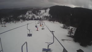 Snow park Paprsek - Lanovka - pohled dolů - 9.3.2023 v 15:55