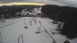 Snow park Paprsek - Lanovka - pohled dolů - 10.3.2023 v 06:40