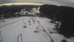 Snow park Paprsek - Lanovka - pohled dolů - 10.3.2023 v 06:50