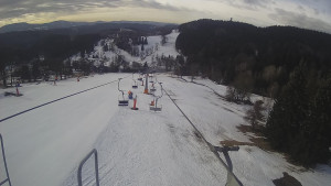Snow park Paprsek - Lanovka - pohled dolů - 10.3.2023 v 08:50