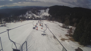 Snow park Paprsek - Lanovka - pohled dolů - 10.3.2023 v 08:55
