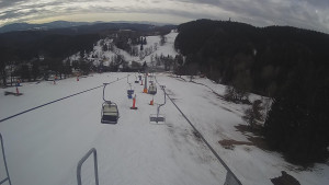 Snow park Paprsek - Lanovka - pohled dolů - 10.3.2023 v 09:05