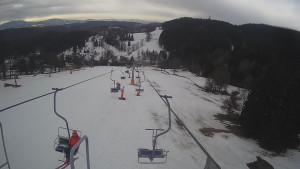 Snow park Paprsek - Lanovka - pohled dolů - 10.3.2023 v 09:35