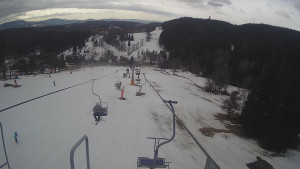 Snow park Paprsek - Lanovka - pohled dolů - 10.3.2023 v 10:40
