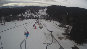 Snow park Paprsek - Lanovka - pohled dolů - 10.3.2023 v 10:45