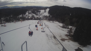 Snow park Paprsek - Lanovka - pohled dolů - 10.3.2023 v 10:55