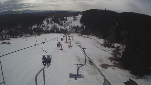 Snow park Paprsek - Lanovka - pohled dolů - 10.3.2023 v 11:00