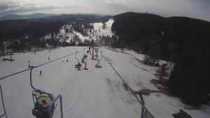 Snow park Paprsek - Lanovka - pohled dolů - 10.3.2023 v 11:05