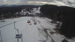 Snow park Paprsek - Lanovka - pohled dolů - 10.3.2023 v 13:10