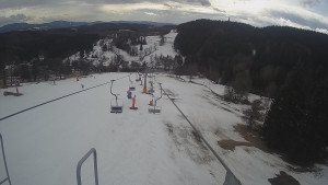 Snow park Paprsek - Lanovka - pohled dolů - 10.3.2023 v 13:15