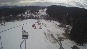Snow park Paprsek - Lanovka - pohled dolů - 10.3.2023 v 13:20