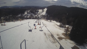 Snow park Paprsek - Lanovka - pohled dolů - 10.3.2023 v 13:35