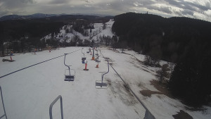 Snow park Paprsek - Lanovka - pohled dolů - 10.3.2023 v 13:45