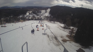 Snow park Paprsek - Lanovka - pohled dolů - 10.3.2023 v 13:50