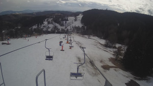 Snow park Paprsek - Lanovka - pohled dolů - 10.3.2023 v 14:00