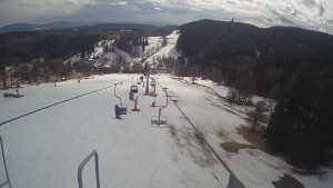 Snow park Paprsek - Lanovka - pohled dolů - 10.3.2023 v 14:05