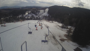 Snow park Paprsek - Lanovka - pohled dolů - 10.3.2023 v 14:10
