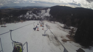 Snow park Paprsek - Lanovka - pohled dolů - 10.3.2023 v 14:15