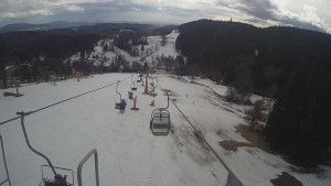Snow park Paprsek - Lanovka - pohled dolů - 10.3.2023 v 14:20