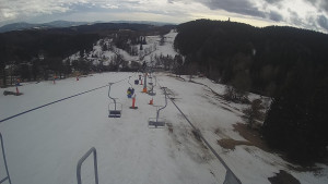 Snow park Paprsek - Lanovka - pohled dolů - 10.3.2023 v 14:30