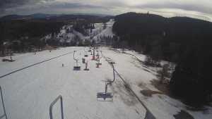 Snow park Paprsek - Lanovka - pohled dolů - 10.3.2023 v 14:45