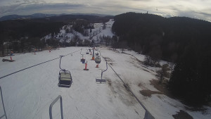 Snow park Paprsek - Lanovka - pohled dolů - 10.3.2023 v 15:00
