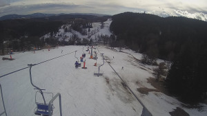 Snow park Paprsek - Lanovka - pohled dolů - 10.3.2023 v 15:05