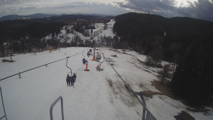 Snow park Paprsek - Lanovka - pohled dolů - 10.3.2023 v 15:20