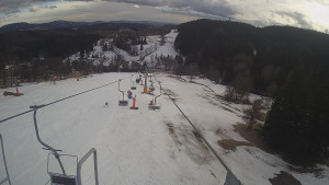 Snow park Paprsek - Lanovka - pohled dolů - 10.3.2023 v 15:40