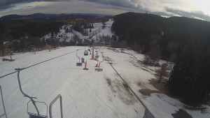 Snow park Paprsek - Lanovka - pohled dolů - 10.3.2023 v 15:45