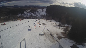 Snow park Paprsek - Lanovka - pohled dolů - 10.3.2023 v 16:00