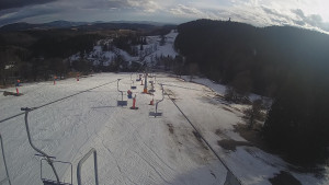 Snow park Paprsek - Lanovka - pohled dolů - 10.3.2023 v 16:10