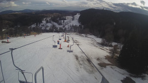 Snow park Paprsek - Lanovka - pohled dolů - 10.3.2023 v 16:20