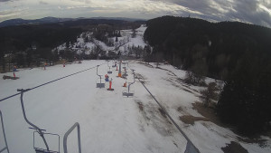 Snow park Paprsek - Lanovka - pohled dolů - 10.3.2023 v 16:25