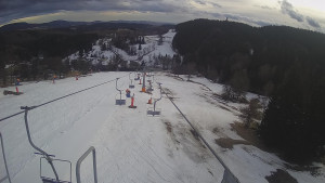 Snow park Paprsek - Lanovka - pohled dolů - 10.3.2023 v 16:40