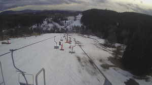 Snow park Paprsek - Lanovka - pohled dolů - 10.3.2023 v 16:50