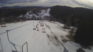 Snow park Paprsek - Lanovka - pohled dolů - 10.3.2023 v 16:55